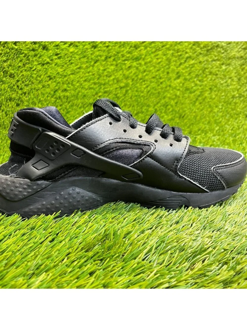 Nike Air Huarache Run Boys Size 7Y Triple Black Athletic Running Shoes Sneakers
